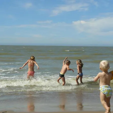 In Near Sandy Beaches * 温都尼